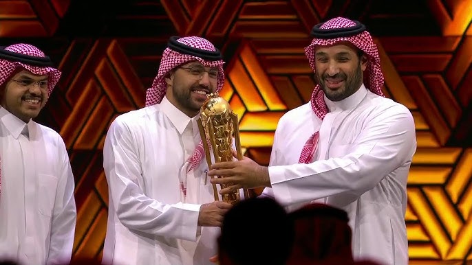 محمد بن سلمان يتوج فريق فالكونز